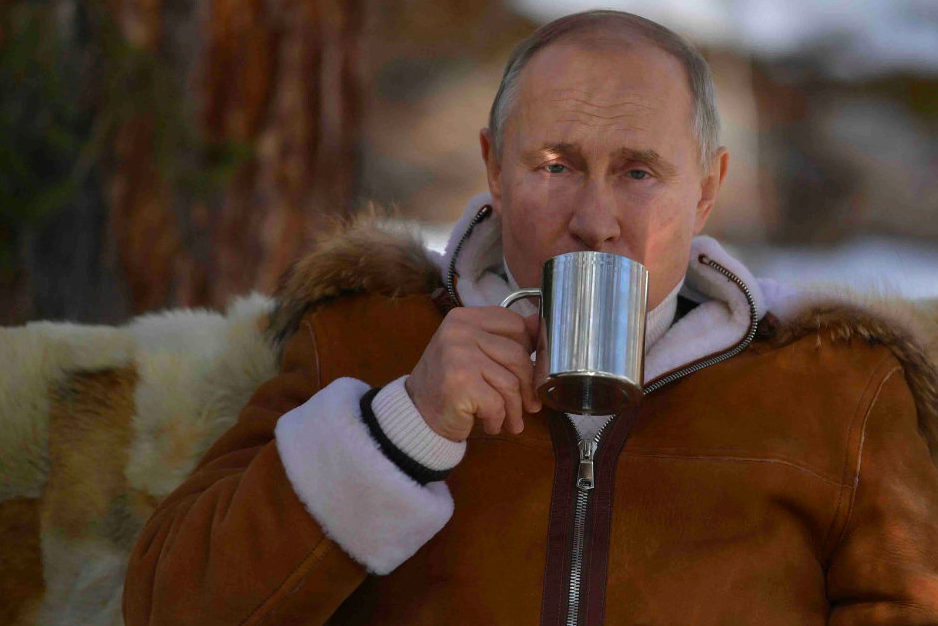 Фото «Чуть нас не сбили!»: как Путин и Шойгу отдыхали в сибирской тайге — фоторепортаж к 74-летию президента 3